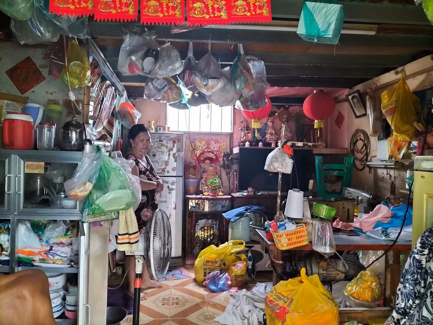 Người dân phải sống trong cảnh nơm nớp lo sợ về sự an toàn của chung cư. Người dân phải sống trong cảnh nơm nớp lo sợ về sự an toàn của chung cư.