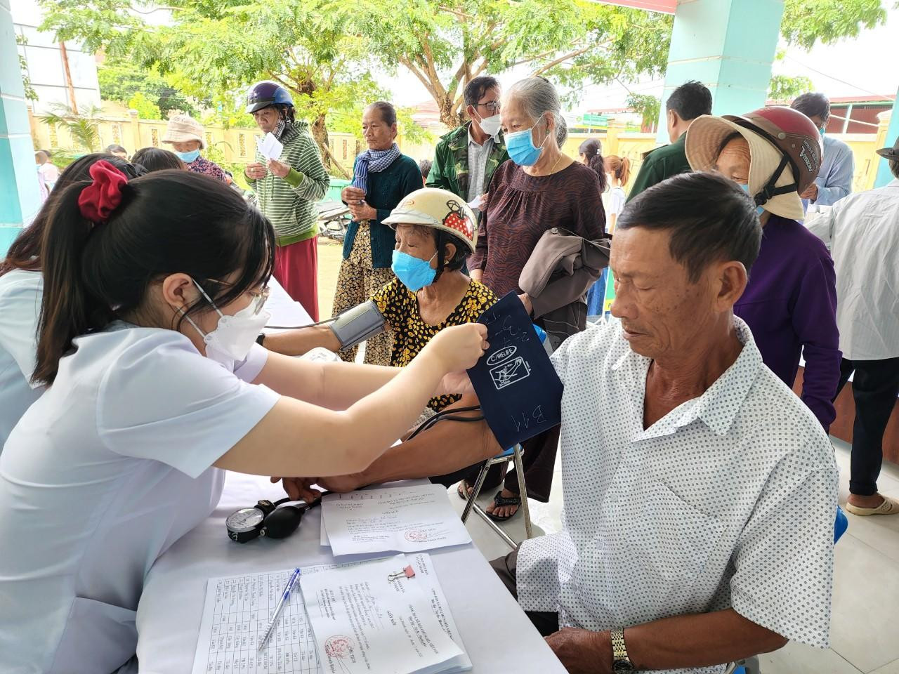 Chương trình tại xã Tân Thành đã khám bệnh, phát thuốc cho 300 bà con.