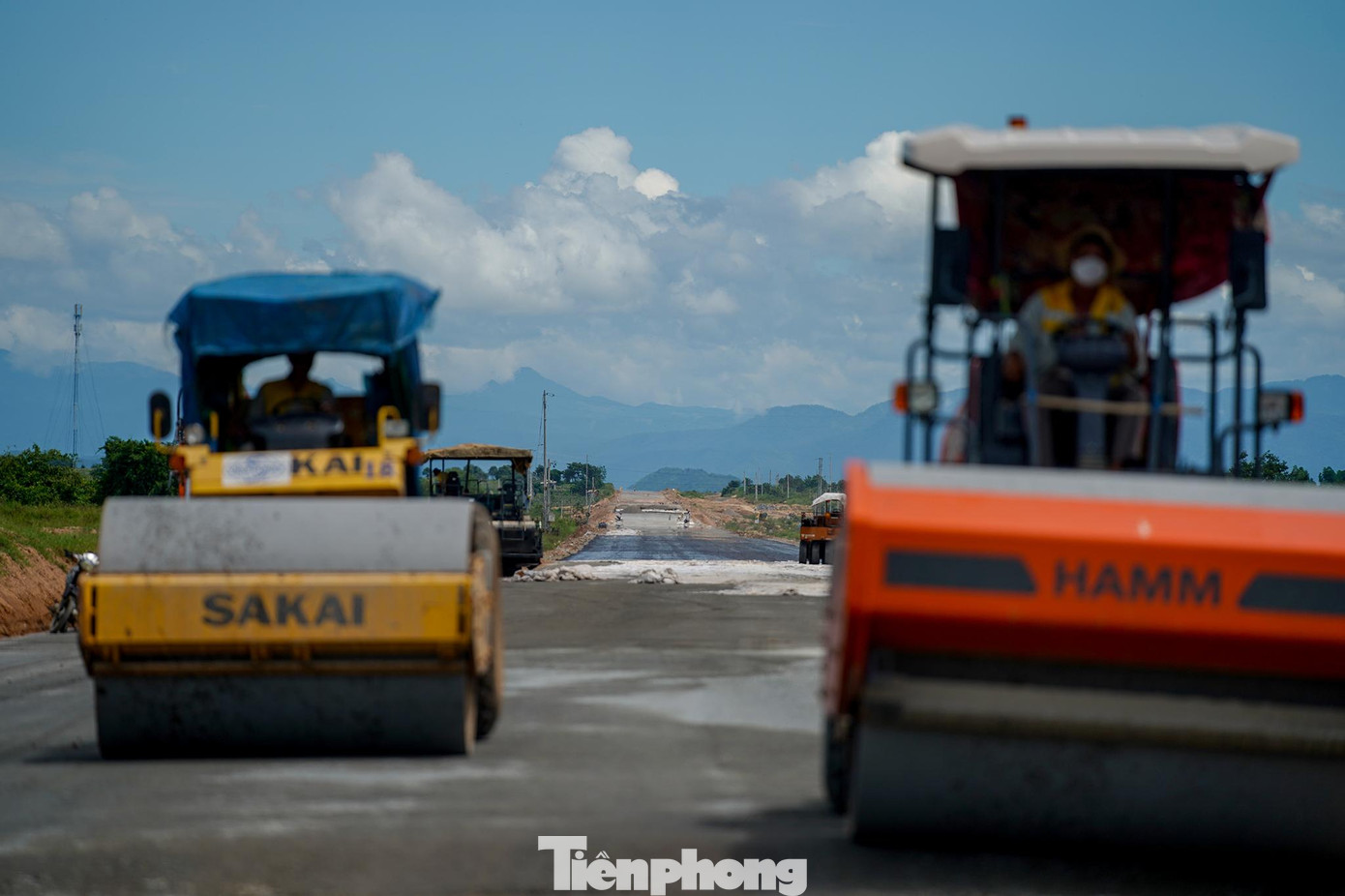 Khối lượng còn lại thuộc các phân đoạn đào sâu, đắp cao, phạm vi nút giao hoàn thành trong tháng 12/2022. Khối lượng còn lại thuộc các phân đoạn đào sâu, đắp cao, phạm vi nút giao hoàn thành trong tháng 12/2022.
