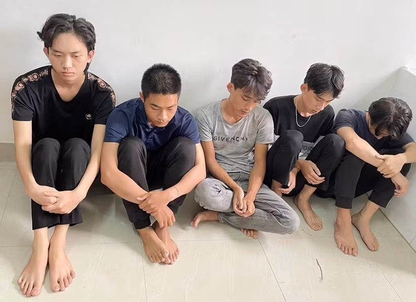 Hàng loạt đối tượng đã ra công an đầu thú.