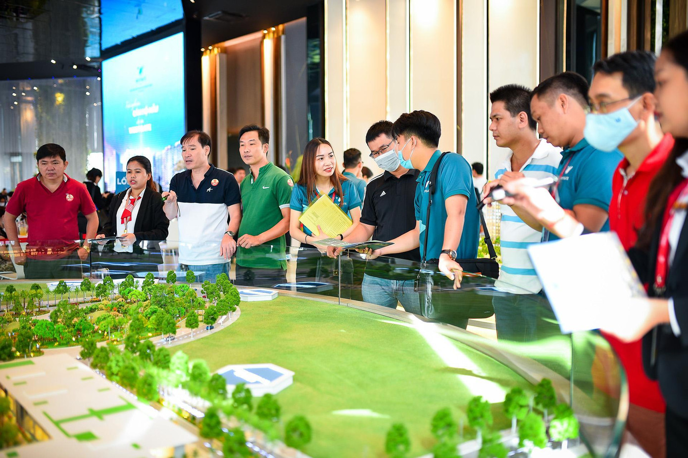 Nhiều doanh nghiệp bất động sản đang "khát" dòng tiền.