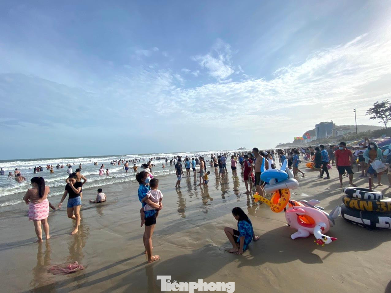 Một góc bãi biển ở Vũng Tàu bị doanh nghiệp xài chùa 25 năm qua. Một góc bãi biển ở Vũng Tàu bị doanh nghiệp xài chùa 25 năm qua.