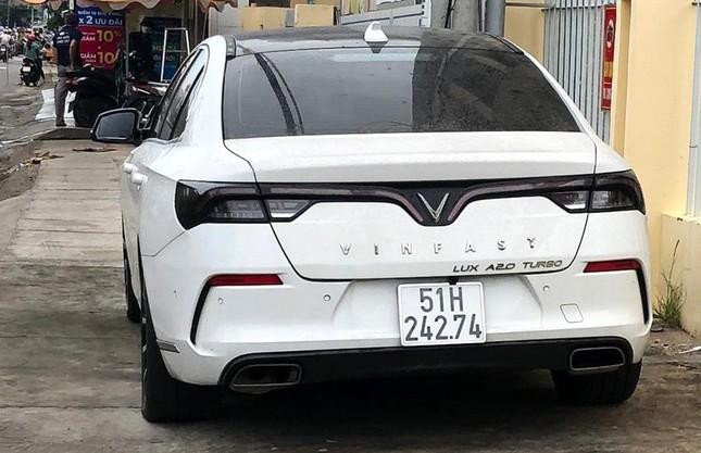 Xe ô tô biển số 51H-242.74 bị Vân Anh lừa đảo.