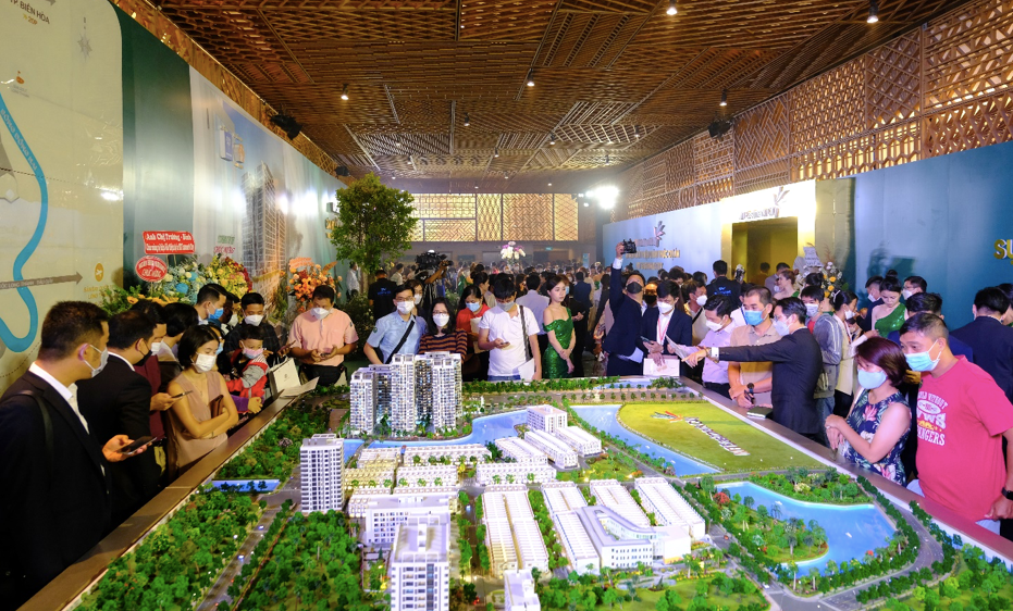 Nguồn cung thị trường bất động sản 2023 phụ thuộc nhiều vào khả năng tái cơ cấu nợ, thỏa thuận thanh toán trái phiếu bằng bất động sản với nhà đầu tư. Nguồn cung thị trường bất động sản 2023 phụ thuộc nhiều vào khả năng tái cơ cấu nợ, thỏa thuận thanh toán trái phiếu bằng bất động sản với nhà đầu tư.