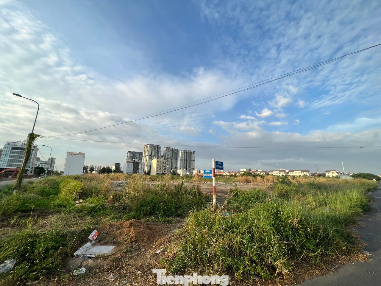 Sau gần 15 năm sau ngày được cấp giấy chứng nhận đầu tư, dự án Bệnh viện Đa khoa Ngọc Tâm vẫn là bãi đất trống. Sau gần 15 năm sau ngày được cấp giấy chứng nhận đầu tư, dự án Bệnh viện Đa khoa Ngọc Tâm vẫn là bãi đất trống.