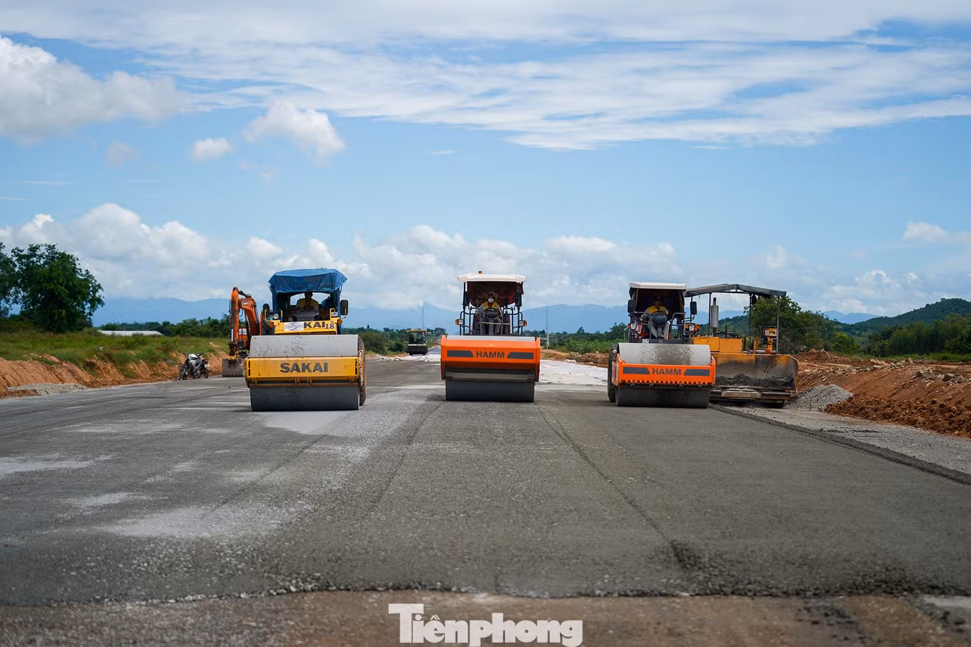 Để đáp ứng tiến độ, ngoài việc đẩy nhanh công tác giải ngân, cắt, chuyển khối lượng, bổ sung thầu phụ, Ban Quản lý dự án 7 đã lập các mốc thời gian, khối lượng cần hoàn thành theo giai đoạn. Để đáp ứng tiến độ, ngoài việc đẩy nhanh công tác giải ngân, cắt, chuyển khối lượng, bổ sung thầu phụ, Ban Quản lý dự án 7 đã lập các mốc thời gian, khối lượng cần hoàn thành theo giai đoạn.
