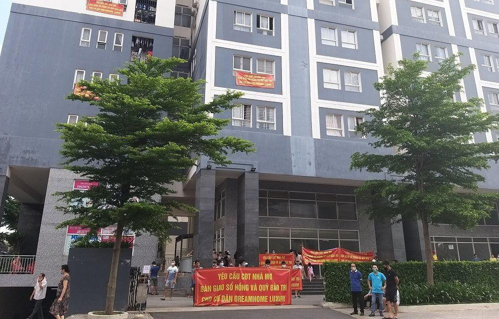 Đầu tháng 6/2020, cư dân Chung cư Dream Home Luxury đã căng băng rôn yêu cầu Công ty CP Nhà Mơ bàn giao 2% quỹ bảo trì và sổ hồng. Đầu tháng 6/2020, cư dân Chung cư Dream Home Luxury đã căng băng rôn yêu cầu Công ty CP Nhà Mơ bàn giao 2% quỹ bảo trì và sổ hồng.