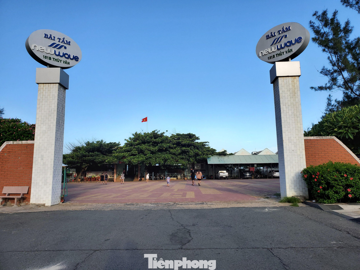 Trả lời Tiền Phong, ông Vũ Hồng Thuấn, Phó chủ tịch UBND TP.Vũng Tàu, tỉnh Bà Rịa-Vũng Tàu cho biết, Vũng Tàu đã gửi thông báo cho 9 doanh nghiệp “xài chùa” hơn 28 ha đất bãi biển ở Bãi Sau, đề nghị bàn giao mặt bằng trước ngày 31/5. Nếu các doanh nghiệp không tự giác bàn giao thì UBND TP.Vũng Tàu sẽ lập kế hoạch và thực hiện cưỡng chế theo quy định.