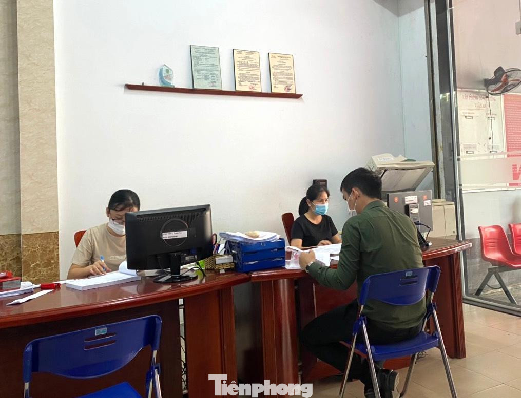 Cục Thuế tỉnh Bà Rịa-Vũng Tàu đề nghị Sở Tư pháp chỉ đạo các phòng công chứng, các tổ chức hành nghề công chứng hướng dẫn người dân, chủ đầu tư dự án kê khai trên hợp đồng công chứng theo giá thực tế mua bán. Cục Thuế tỉnh Bà Rịa-Vũng Tàu đề nghị Sở Tư pháp chỉ đạo các phòng công chứng, các tổ chức hành nghề công chứng hướng dẫn người dân, chủ đầu tư dự án kê khai trên hợp đồng công chứng theo giá thực tế mua bán.