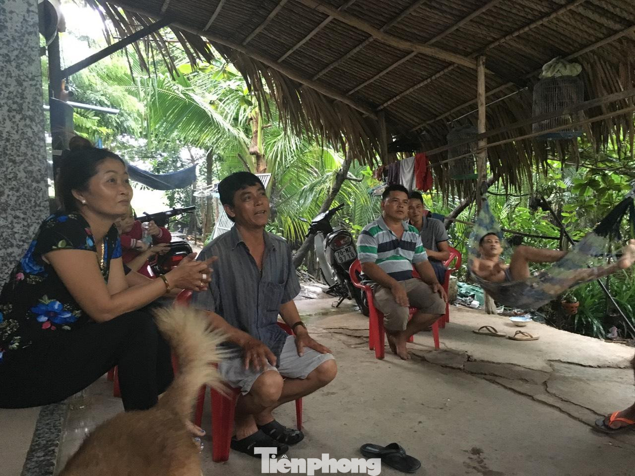 Người dân chờ đền bù ở Khu dân cư Bắc Phước Kiển (huyện Nhà Bè, TPHCM) trong 1 lần trò chuyện với PV Tiền Phong về việc tái định cư.