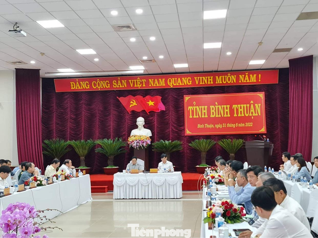Thủ tướng Phạm Minh Chính đề nghị Bình Thuận tập trung thực hiện 5 nhóm giải pháp trong thời gian tới. Thủ tướng Phạm Minh Chính đề nghị Bình Thuận tập trung thực hiện 5 nhóm giải pháp trong thời gian tới.