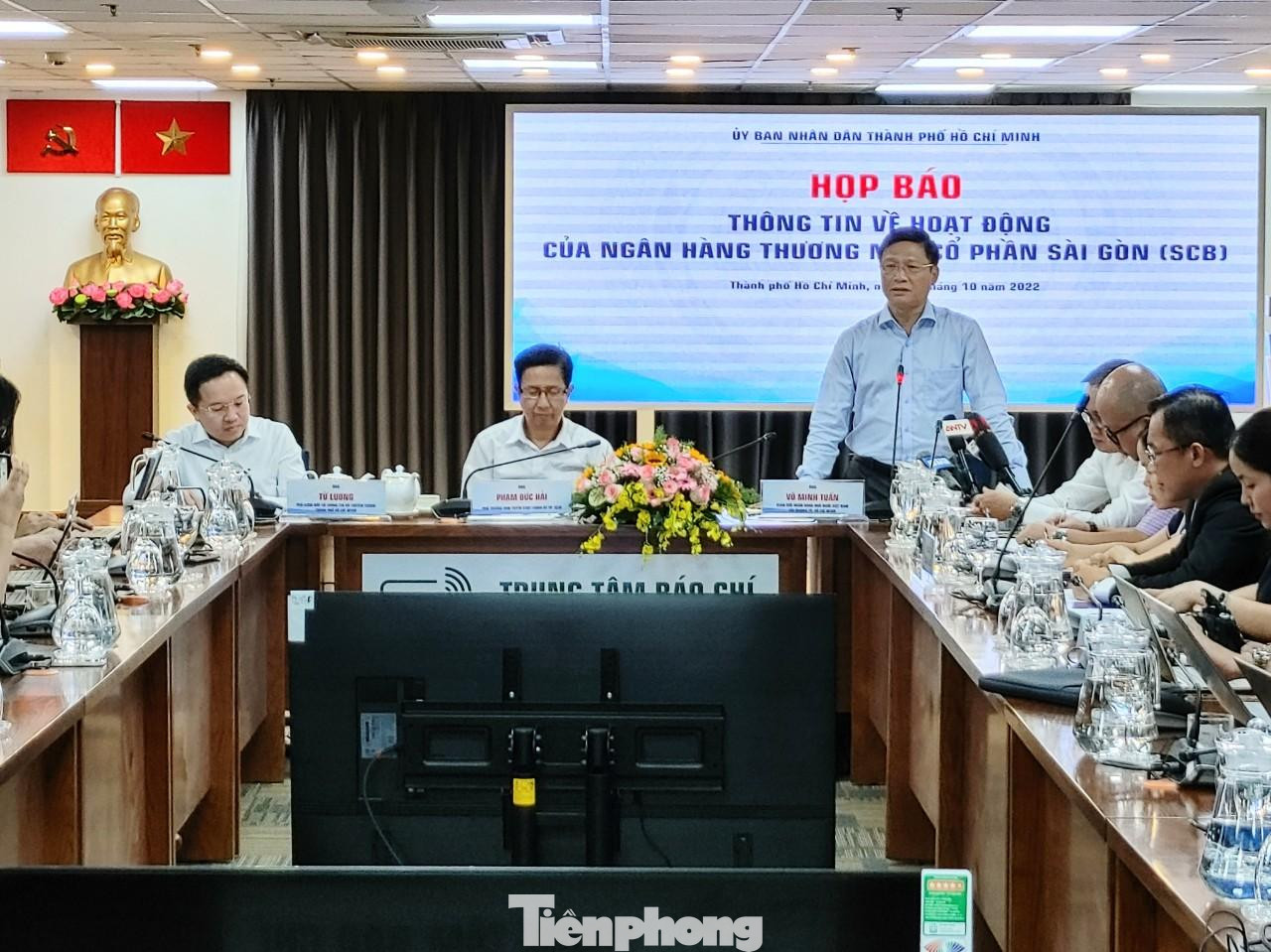 Quang cảnh cuộc họp báo chiều 8/10.