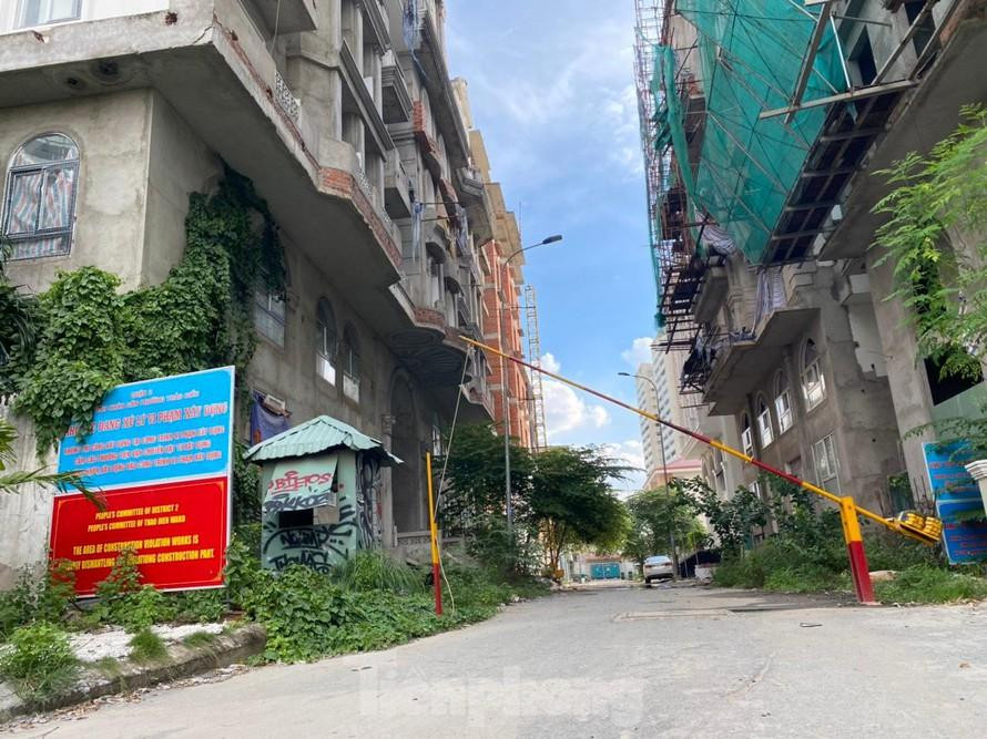 Huyện Hóc Môn có nhiều công trình phát sinh vi phạm sau khi đã hoàn thiện đưa vào sử dụng hoặc đã được cập nhật giấy phép chứng nhận quyền sử dụng đất, quyền sở hữu nhà ở và tài sản khác gắn liền với đất