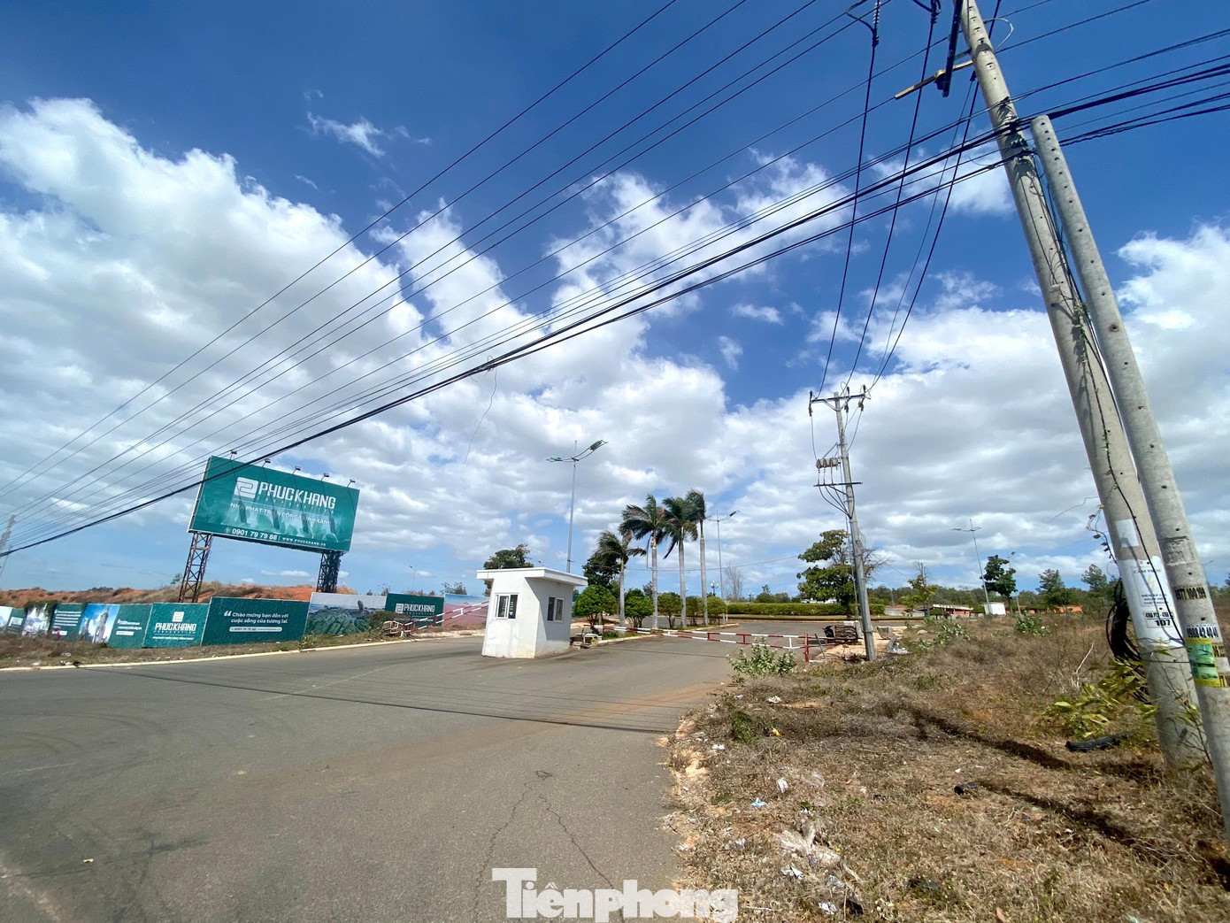 Theo đó, giá trị quyền sử dụng đất của lô số 18, 19 và 20 (khoảng 92.600m2) tại thời điểm giao, cho thuê đất (ngày 7/3/2017) là hơn 182 tỷ đồng, tức giá trị hơn 1,9 triệu đồng/m2. Cơ quan CSĐT cho rằng, sự chênh lệch này đã gây thất thoát ngân sách của nhà nước số tiền 72 tỷ đồng.