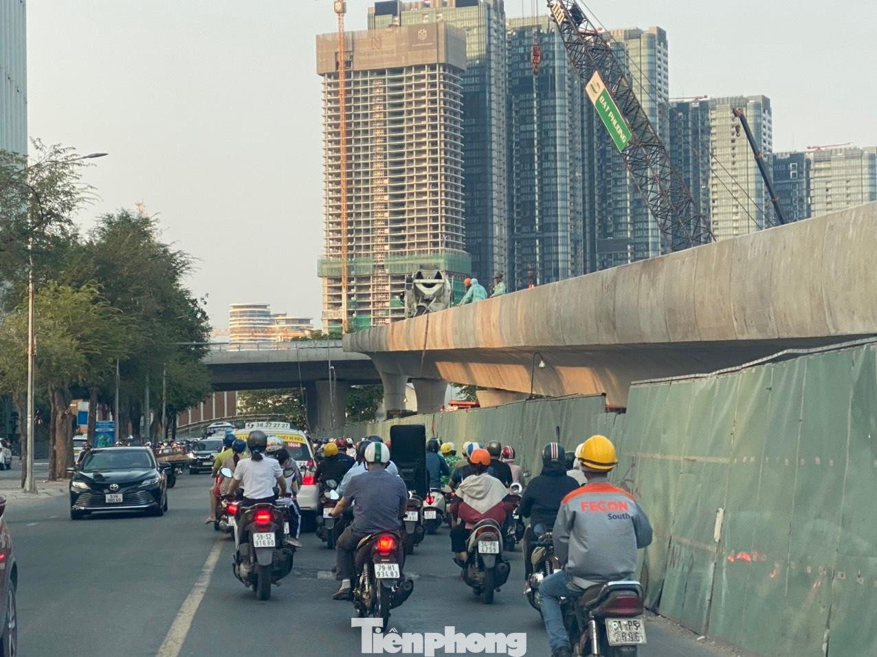 Về thời gian tháo rào chắn trên đường Tôn Đức Thắng, Sở Giao thông Vận tải TPHCM cho biết, hiện nay còn 2 vị trí ở đường Tôn Đức Thắng liên quan đến hệ thống xây dựng lề đường và hệ thống hạ tầng kỹ thuật. Về thời gian tháo rào chắn trên đường Tôn Đức Thắng, Sở Giao thông Vận tải TPHCM cho biết, hiện nay còn 2 vị trí ở đường Tôn Đức Thắng liên quan đến hệ thống xây dựng lề đường và hệ thống hạ tầng kỹ thuật.