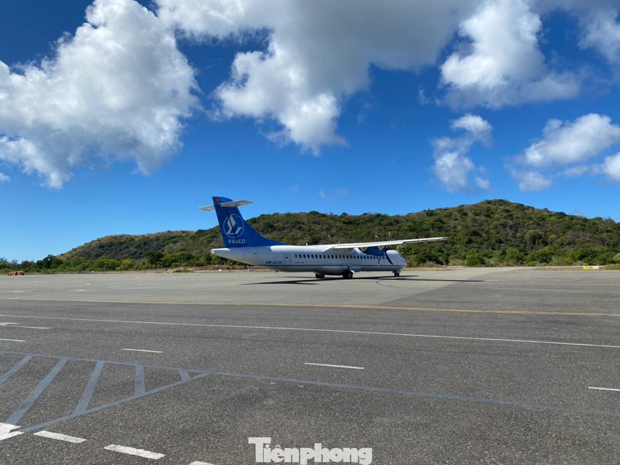 Sân bay Côn Đảo sẽ triển khai xây dựng mới 1 đường lăn song song và 3 đường lăn nối từ đường cất hạ cánh vào đường lăn song song và sân đỗ máy bay mới theo quy hoạch. Sân bay Côn Đảo sẽ triển khai xây dựng mới 1 đường lăn song song và 3 đường lăn nối từ đường cất hạ cánh vào đường lăn song song và sân đỗ máy bay mới theo quy hoạch.