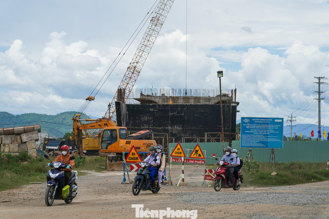 Điểm đầu tại Km 134, phía trước nút giao Vĩnh Hảo, thuộc địa phận xã Vĩnh Hảo, huyện Tuy Phong, trùng với điểm cuối đoạn cao tốc Cam Lâm - Vĩnh Hảo. Điểm cuối của dự án trùng với điểm đầu dự án cao tốc Dầu Giây - Phan Thiết. Điểm đầu tại Km 134, phía trước nút giao Vĩnh Hảo, thuộc địa phận xã Vĩnh Hảo, huyện Tuy Phong, trùng với điểm cuối đoạn cao tốc Cam Lâm - Vĩnh Hảo. Điểm cuối của dự án trùng với điểm đầu dự án cao tốc Dầu Giây - Phan Thiết.