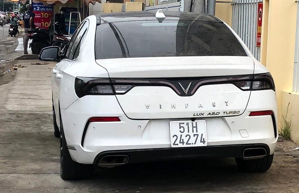 Chiếc xe ô tô mang biển số 51H-242.74 mà Vân Anh đem đi lừa đảo. Chiếc xe ô tô mang biển số 51H-242.74 mà Vân Anh đem đi lừa đảo.