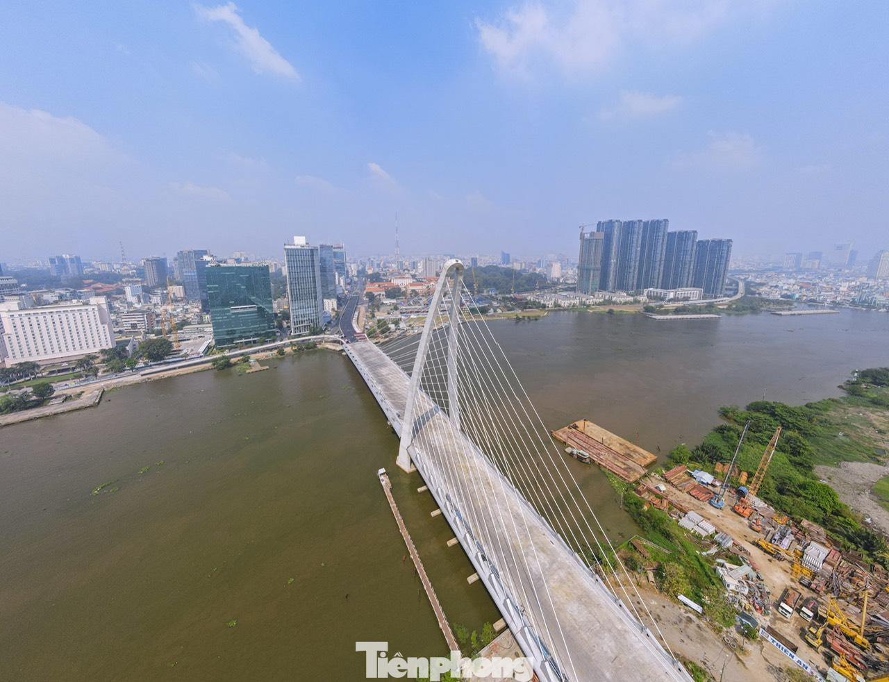 Công trình đã hoàn thành lắp đặt đốt dầm AS16 - đốt dầm cuối cùng trong 17 dầm thép của phần cầu chính băng ngang sông Sài Gòn. Việc lắp xong đốt dầm này, nhịp chính dây văng cầu Thủ Thiêm 2 đã nối liền hai bên bờ sông. Công trình đã hoàn thành lắp đặt đốt dầm AS16 - đốt dầm cuối cùng trong 17 dầm thép của phần cầu chính băng ngang sông Sài Gòn. Việc lắp xong đốt dầm này, nhịp chính dây văng cầu Thủ Thiêm 2 đã nối liền hai bên bờ sông.