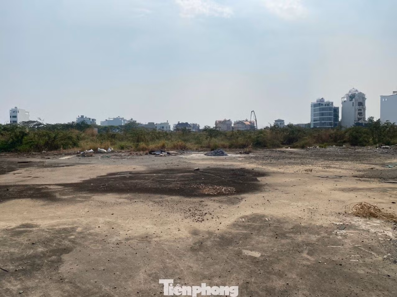 Hiện tại, khu đất có vị trí đắc địa 4 mặt tiền, nằm cạnh UBND TP.Thủ Đức, TPHCM đang trong tình trạng hoang hóa. Hiện tại, khu đất có vị trí đắc địa 4 mặt tiền, nằm cạnh UBND TP.Thủ Đức, TPHCM đang trong tình trạng hoang hóa.