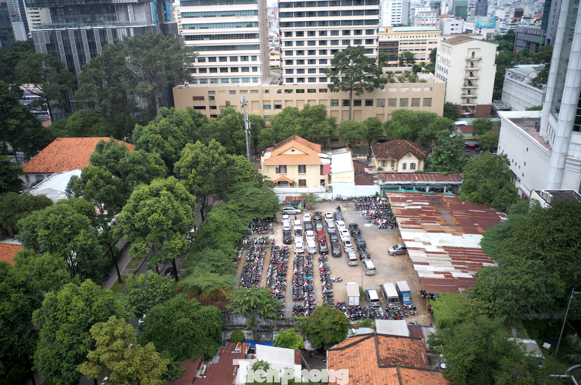 Theo đó, Vinafood 2 góp 20% vốn bằng toàn bộ giá trị tài sản trên đất và một phần giá trị quyền sử dụng lô đất. 80% còn lại do Công ty TNHH TM Quảng cáo Xây dựng Địa ốc Việt Hân góp bằng tiền mặt để thực hiện dự án. Theo đó, Vinafood 2 góp 20% vốn bằng toàn bộ giá trị tài sản trên đất và một phần giá trị quyền sử dụng lô đất. 80% còn lại do Công ty TNHH TM Quảng cáo Xây dựng Địa ốc Việt Hân góp bằng tiền mặt để thực hiện dự án.