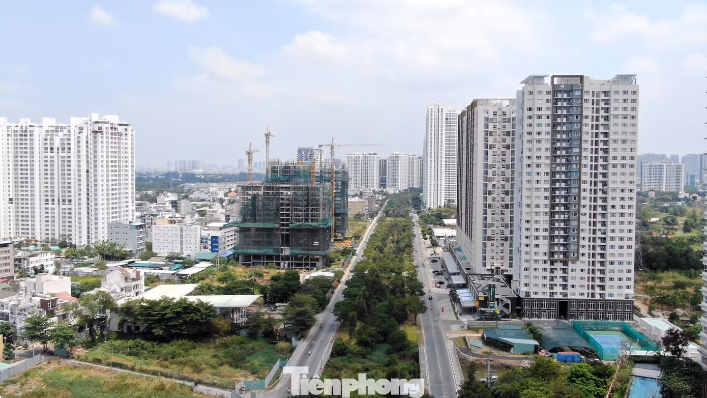 Nhà Bè cần được định hình là một phần của Khu đô thị thông minh sinh thái dựa trên vành đai sông, hướng biển và vệ tinh phát triển phía Nam TPHCM. Nhà Bè cần được định hình là một phần của Khu đô thị thông minh sinh thái dựa trên vành đai sông, hướng biển và vệ tinh phát triển phía Nam TPHCM.
