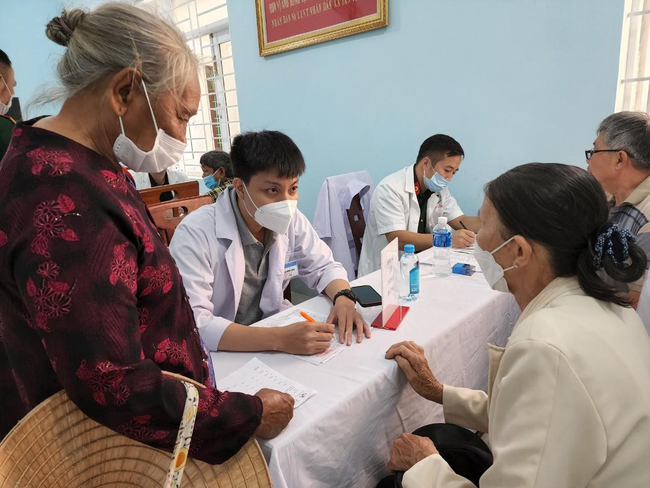 Bệnh viện Quân Y 175 cử hơn 30 cán bộ, y bác sĩ tham gia chương trình.