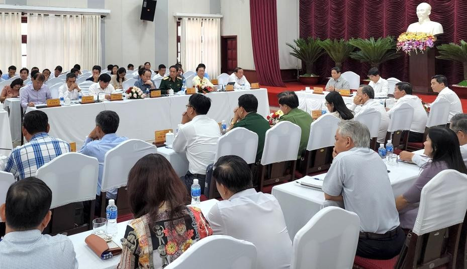 Bình Thuận cũng đề nghị Quốc hội, Chính phủ quan tâm đầu tư nâng cấp sân bay Phú Quý. Bình Thuận cũng đề nghị Quốc hội, Chính phủ quan tâm đầu tư nâng cấp sân bay Phú Quý.