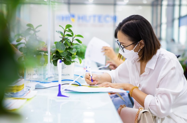 Thí sinh có thể tra cứu kết quả xét tuyển và xem hướng dẫn nhập học tại website hutech.edu.vn từ 8h00 ngày 17/9. Thí sinh có thể tra cứu kết quả xét tuyển và xem hướng dẫn nhập học tại website hutech.edu.vn từ 8h00 ngày 17/9.