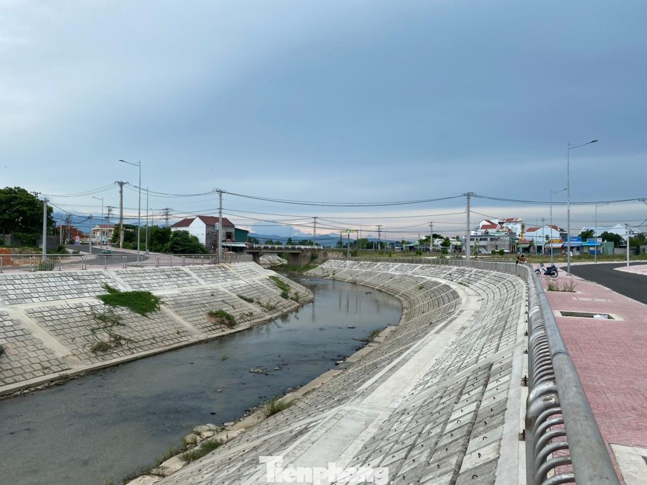 Sau khi hoàn thành, hồ chứa nước Ka Pét theo dự kiến sẽ cấp nước tưới trực tiếp cho trên 7.000 ha gồm khu tưới Mỹ Thạnh, Hàm Cần...