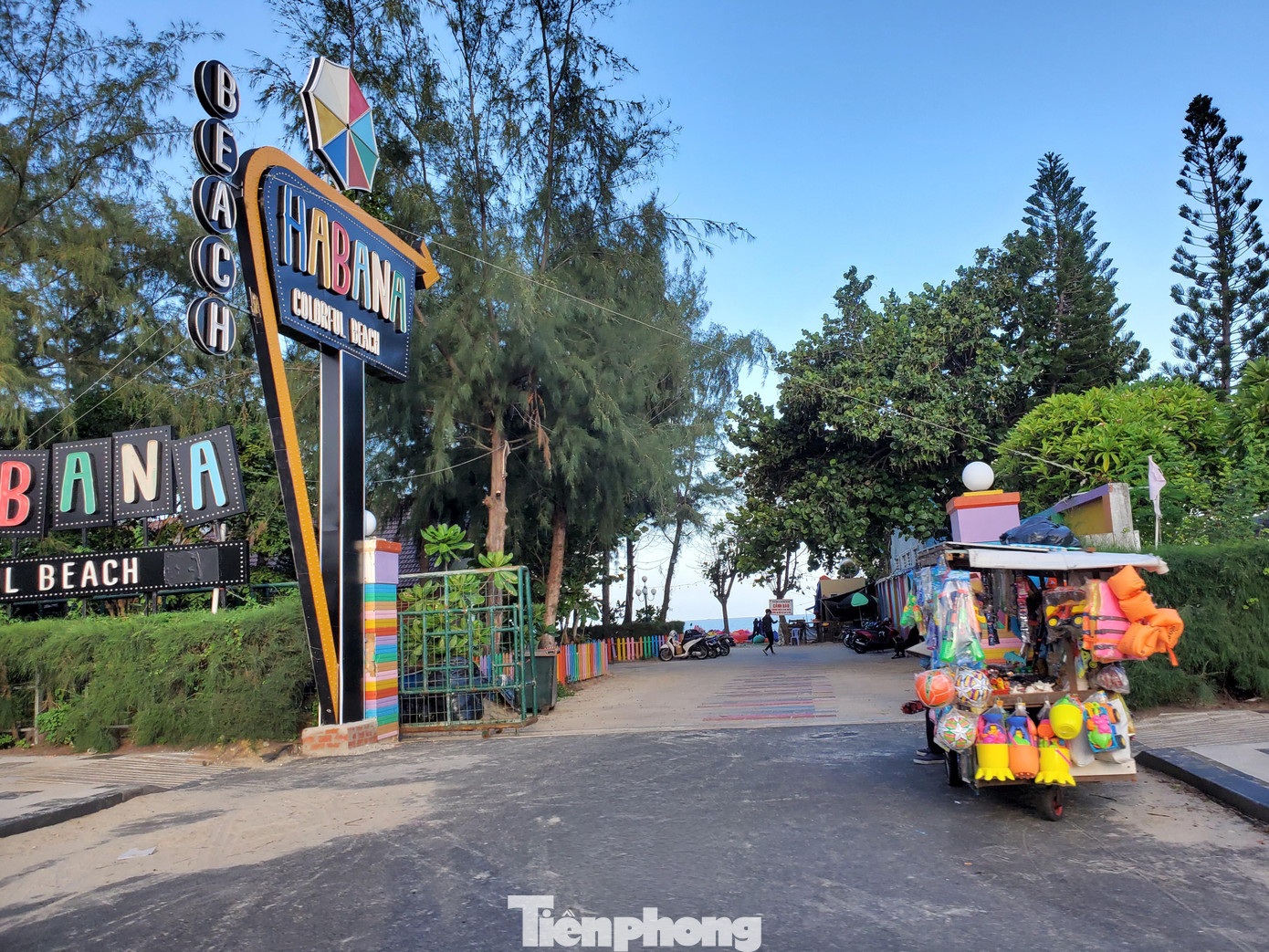 Năm 2018, Thanh tra tỉnh Bà Rịa-Vũng Tàu ban hành quyết định thu hồi nộp ngân sách nhà nước theo quy định số tiền hơn 326 tỷ đồng đối với các doanh nghiệp đang đầu tư kinh doanh du lịch tại bãi tắm Thùy Vân. Trong đó, Công ty CP bất động sản và đầu tư VRC phải nộp hơn 36 tỷ đồng trong cả 2 giai đoạn từ năm 1996-2017. Thu hồi nộp ngân sách số tiền hơn 25,6 tỷ đồng là khoản tiền ngân sách tỉnh đã đầu tư 6 công trình hạ tầng kỹ thuật mà một số doanh nghiệp sử dụng nhưng không nộp tiền thuê hạ tầng từ trước đến nay.