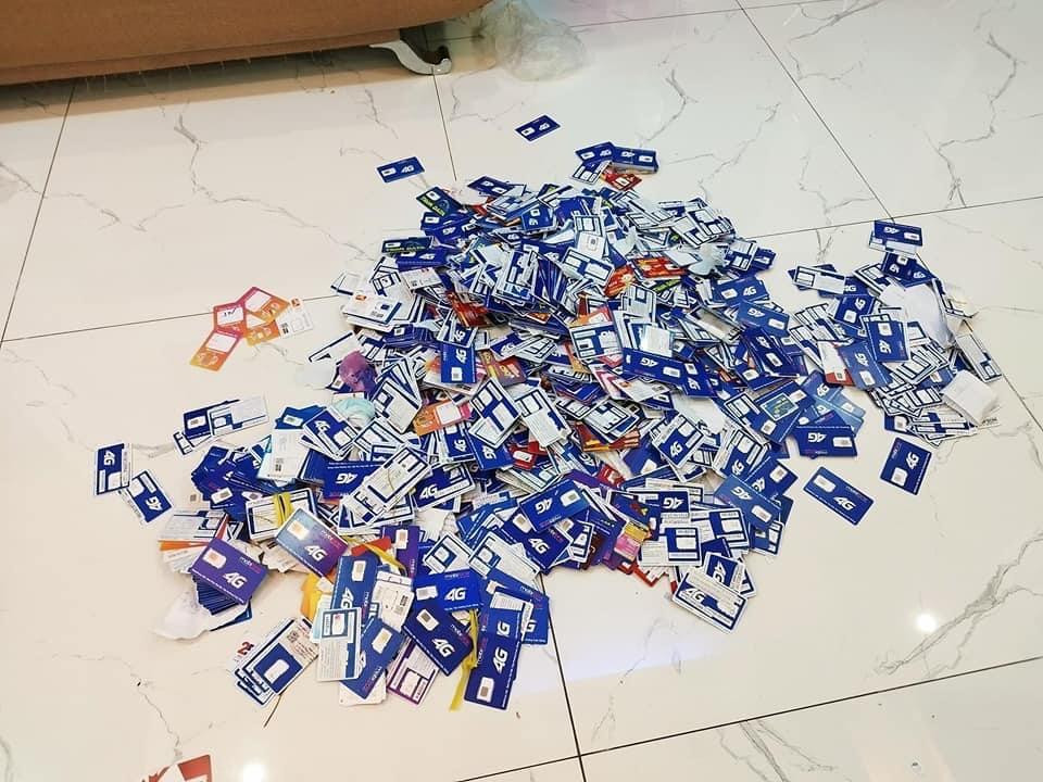 Hàng ngàn sim điện thoại đã được các đối tượng dùng để lừa đảo. Hàng ngàn sim điện thoại đã được các đối tượng dùng để lừa đảo.