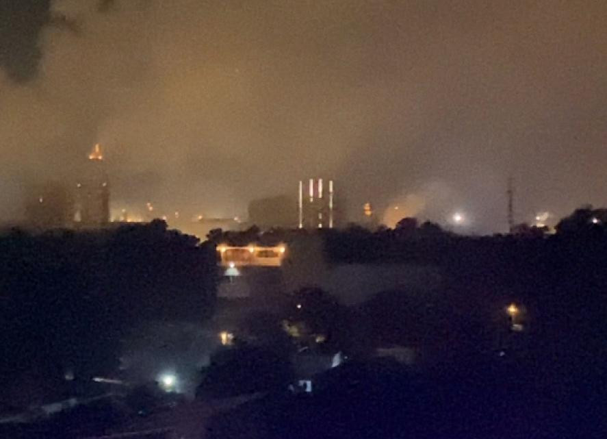 Khói thải ra mù mịt, hôi mùi hóa chất từ các nhà máy trong Khu công nghiệp Phú Mỹ, khiến người dân bức xúc.