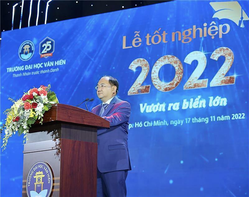 PGS. TS Nguyễn Minh Đức – Hiệu trưởng trường ĐH Văn Hiến phát biểu tại buổi lễ. PGS. TS Nguyễn Minh Đức – Hiệu trưởng trường ĐH Văn Hiến phát biểu tại buổi lễ.