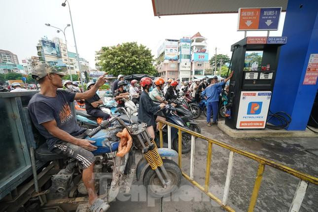 9 tháng đầu năm, Petrolimex đã vượt 21% kế hoạch doanh thu (ảnh: Phạm Nguyễn). 9 tháng đầu năm, Petrolimex đã vượt 21% kế hoạch doanh thu (ảnh: Phạm Nguyễn).