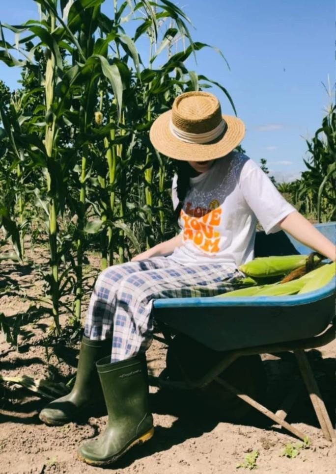 Công an Phan Thiết đã tiếp nhận 4 đơn tố giác Tina Dương lừa đảo. Công an Phan Thiết đã tiếp nhận 4 đơn tố giác Tina Dương lừa đảo.