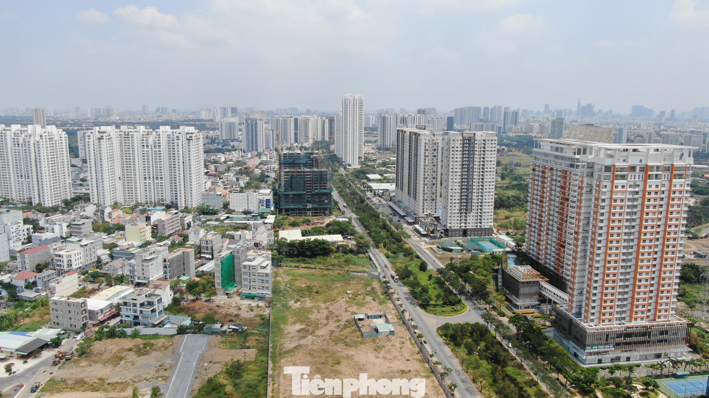 Các doanh nghiệp đề nghị Thủ tướng chỉ đạo khẩn trương xác định tiền sử dụng đất đối với các dự án bất động sản đã tạm nộp tiền sử dụng đất. Các doanh nghiệp đề nghị Thủ tướng chỉ đạo khẩn trương xác định tiền sử dụng đất đối với các dự án bất động sản đã tạm nộp tiền sử dụng đất.