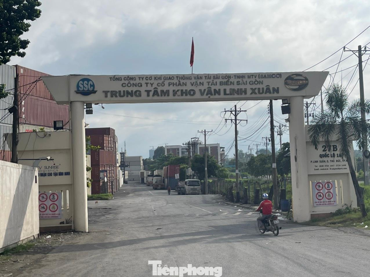 Một số lô đất tại Trung tâm kho vận Linh Xuân đã được đầu tư từ khá lâu còn vướng các thủ tục pháp lý và xen kẹt nên vẫn chưa thể đưa vào khai thác hoặc khó khai thác, sử dụng làm giảm hiệu quả đầu tư.