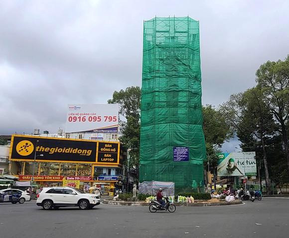 Nhiều thông tin cho rằng, tượng đài An Dương Vương là tượng cao nhất ở TPHCM hiện nay. Nhiều thông tin cho rằng, tượng đài An Dương Vương là tượng cao nhất ở TPHCM hiện nay.