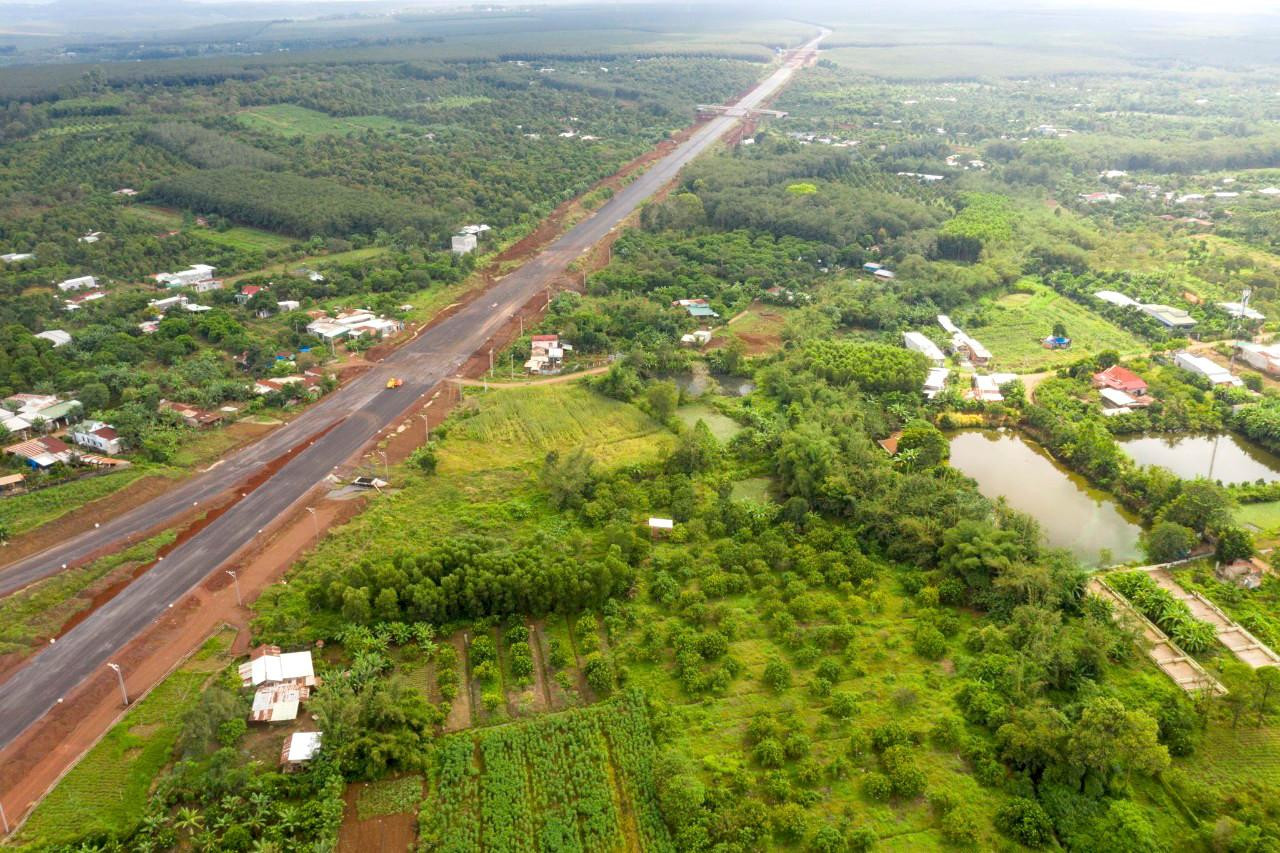 Bộ trưởng Bộ Giao thông Vận tải Nguyễn Văn Thắng rất sốt ruột với đoạn cuối (đoạn qua Đồng Nai) vì thấy công trường còn ngổn ngang.