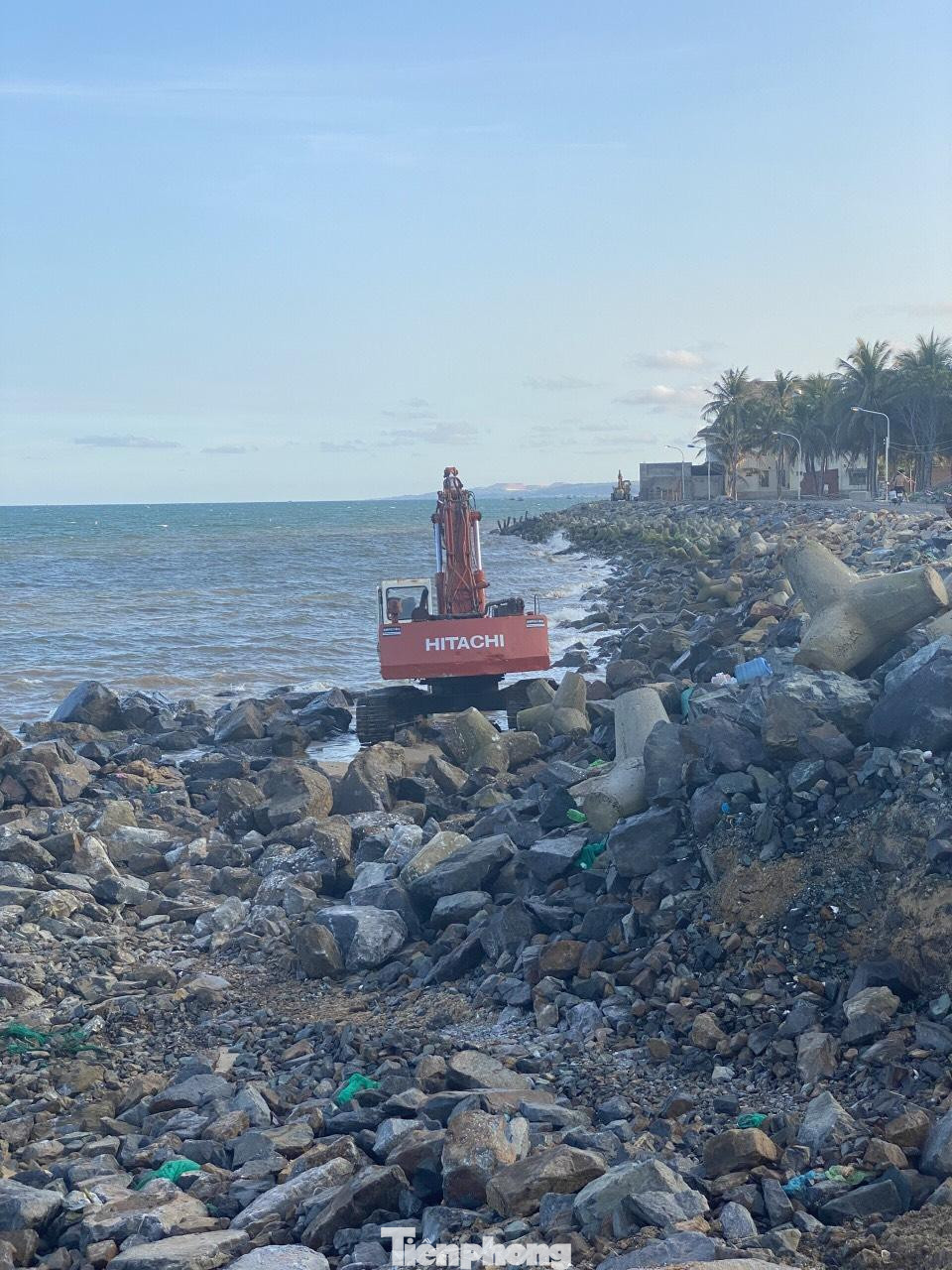 Dự án kè chống sạt lở bờ biển tại khu phố 5, phường Đức Long và thôn Tiến Đức, xã Tiến Thành, TP.Phan Thiết bị tố cáo làm sai vị ví. Dự án kè chống sạt lở bờ biển tại khu phố 5, phường Đức Long và thôn Tiến Đức, xã Tiến Thành, TP.Phan Thiết bị tố cáo làm sai vị ví.