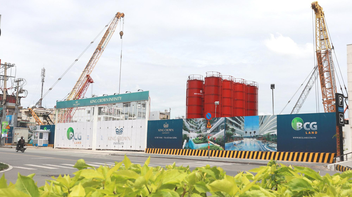 Trong tháng 5, nhóm bất động sản xếp ở vị trí thứ hai về khối lượng phát hành với 6.879 tỷ đồng trái phiếu, tương đương 28,53% tổng giá trị phát hành. Trong tháng 5, nhóm bất động sản xếp ở vị trí thứ hai về khối lượng phát hành với 6.879 tỷ đồng trái phiếu, tương đương 28,53% tổng giá trị phát hành.