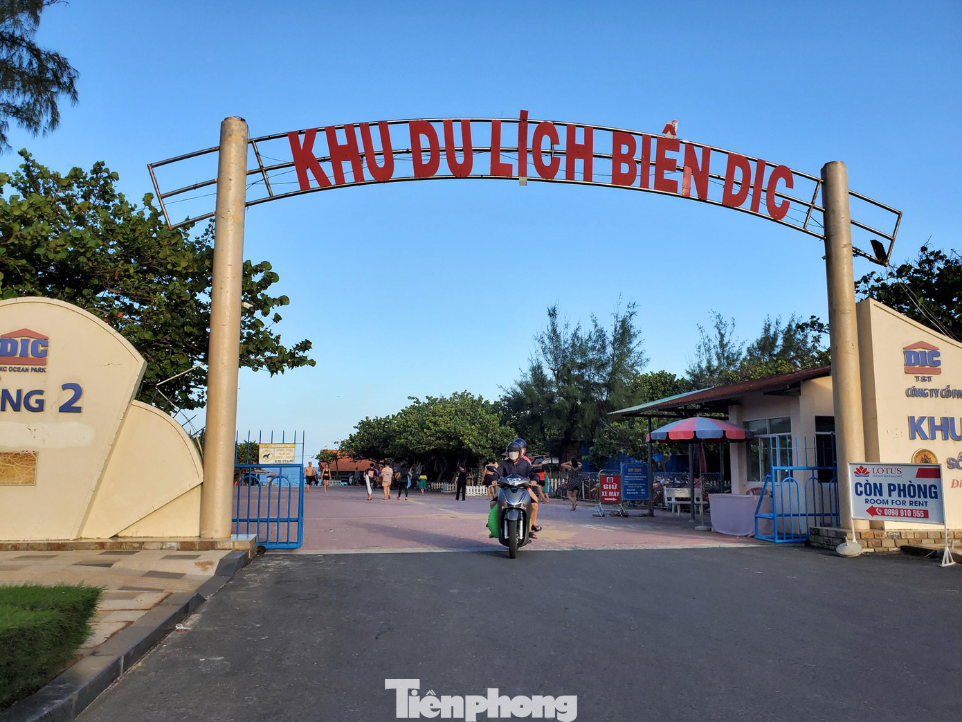 Từ năm 2005 đến 2017, Công ty Đầu tư xây lắp Bà Rịa-Vũng Tàu cổ phần hóa và có 12 lần thay đổi pháp nhân. Đến tháng 4/2017, từ một doanh nghiệp thuộc sở hữu Nhà nước, Công ty Đầu tư xây lắp Bà Rịa-Vũng Tàu trên trở thành Công ty CP Bất động sản và Đầu tư VRC không còn vốn Nhà nước. Tuy nhiên, doanh nghiệp vẫn chưa thực hiện thủ tục đăng ký biến động về sử dụng đất. Sở Tài nguyên Môi trường tỉnh Bà Rịa-Vũng Tàu cũng chưa thanh lý hợp đồng cũ và ký lại hợp đồng với đơn vị đã cổ phần hóa.