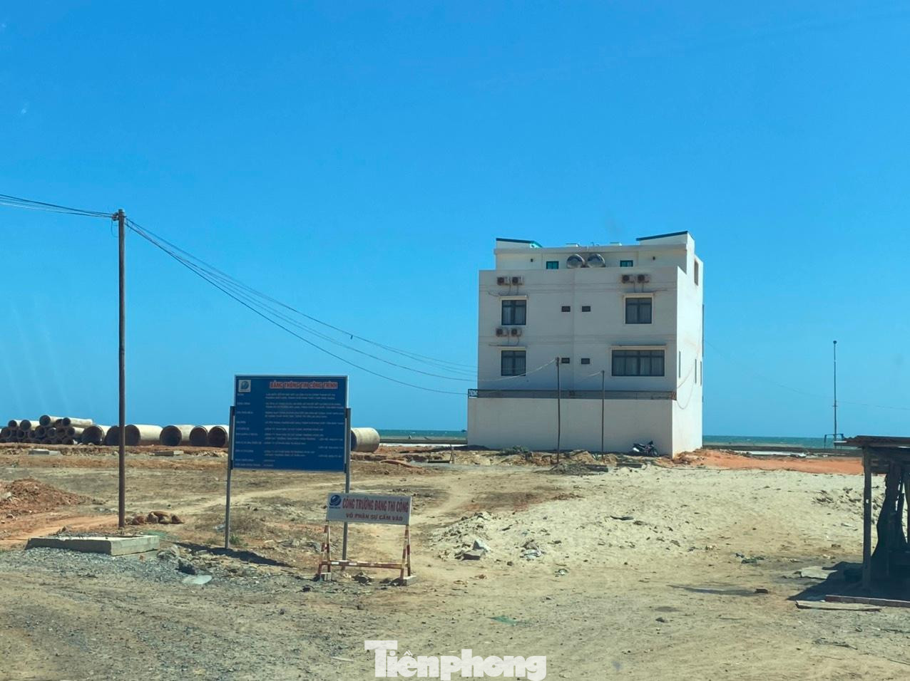 Thanh tra Chính phủ yêu cầu tỉnh Bình Thuận tổ chức kiểm điểm rút kinh nghiệm liên quan đến thiếu sót trong việc ban hành quyết định giao mặt nước biển cho Công ty TNHH Đầu tư Xây dựng Trường Phúc Hải. Thanh tra Chính phủ yêu cầu tỉnh Bình Thuận tổ chức kiểm điểm rút kinh nghiệm liên quan đến thiếu sót trong việc ban hành quyết định giao mặt nước biển cho Công ty TNHH Đầu tư Xây dựng Trường Phúc Hải.