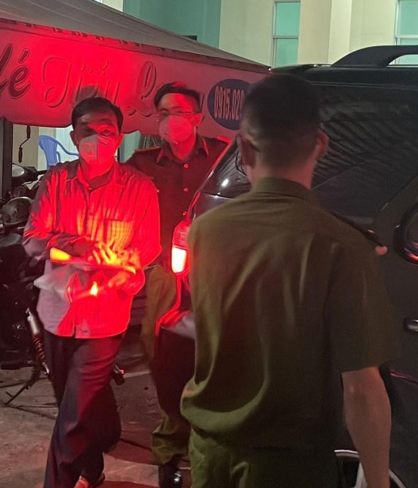 Cơ quan CSĐT Bộ Công an thực hiện lệnh bắt ông Lê Nguyễn Thanh Danh, cựu Phó giám đốc Sở TNMT tỉnh Bình Thuận. Cơ quan CSĐT Bộ Công an thực hiện lệnh bắt ông Lê Nguyễn Thanh Danh, cựu Phó giám đốc Sở TNMT tỉnh Bình Thuận.