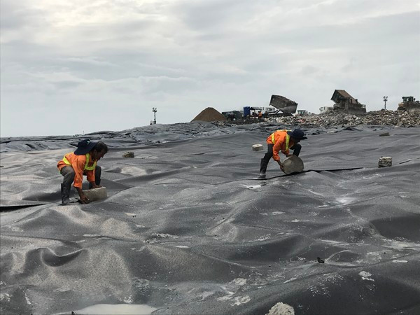 Khoảng 69% rác thải ở TPHCM được xử lý bằng phương pháp chôn lấp, nguy cơ gây ô nhiễm cho các khu dân cư. Khoảng 69% rác thải ở TPHCM được xử lý bằng phương pháp chôn lấp, nguy cơ gây ô nhiễm cho các khu dân cư.