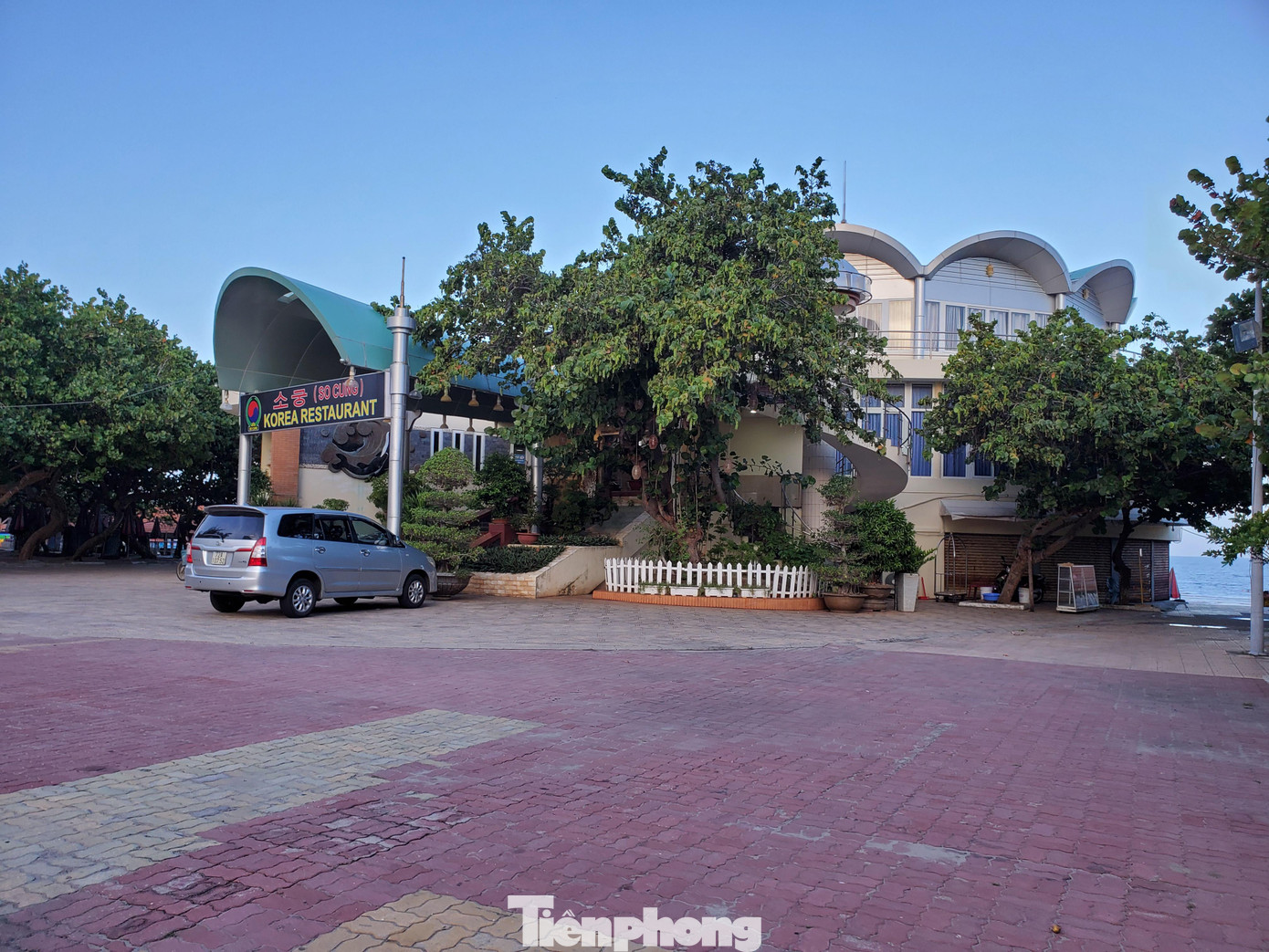 Thanh tra tỉnh Bà Rịa-Vũng Tàu kết luận tháng 12/1997, Công ty Đầu tư xây lắp Bà Rịa-Vũng Tàu ký hợp đồng liên kết đầu tư xây dựng một phần dự án bãi tắm Thùy Vân với Công ty Đầu tư Xây dựng và Dịch vụ Du lịch (nay là Tổng công ty CP Đầu tư Phát triển Xây dựng-DIC).