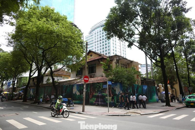 Đáng nói, khoản vay này nhằm tài trợ vốn cho chính VID mua 99% vốn góp trong Công ty TNHH Thương mại Dịch vụ Xây dựng Việt Hân Sài Gòn từ bà Hoàng Ngọc Cẩm Hồng. Tài sản bảo đảm được định giá 2.043,3 tỷ đồng. Đến ngày 24/1/2017, VID đã trả hết nợ gốc và lãi. Đáng nói, khoản vay này nhằm tài trợ vốn cho chính VID mua 99% vốn góp trong Công ty TNHH Thương mại Dịch vụ Xây dựng Việt Hân Sài Gòn từ bà Hoàng Ngọc Cẩm Hồng. Tài sản bảo đảm được định giá 2.043,3 tỷ đồng. Đến ngày 24/1/2017, VID đã trả hết nợ gốc và lãi.