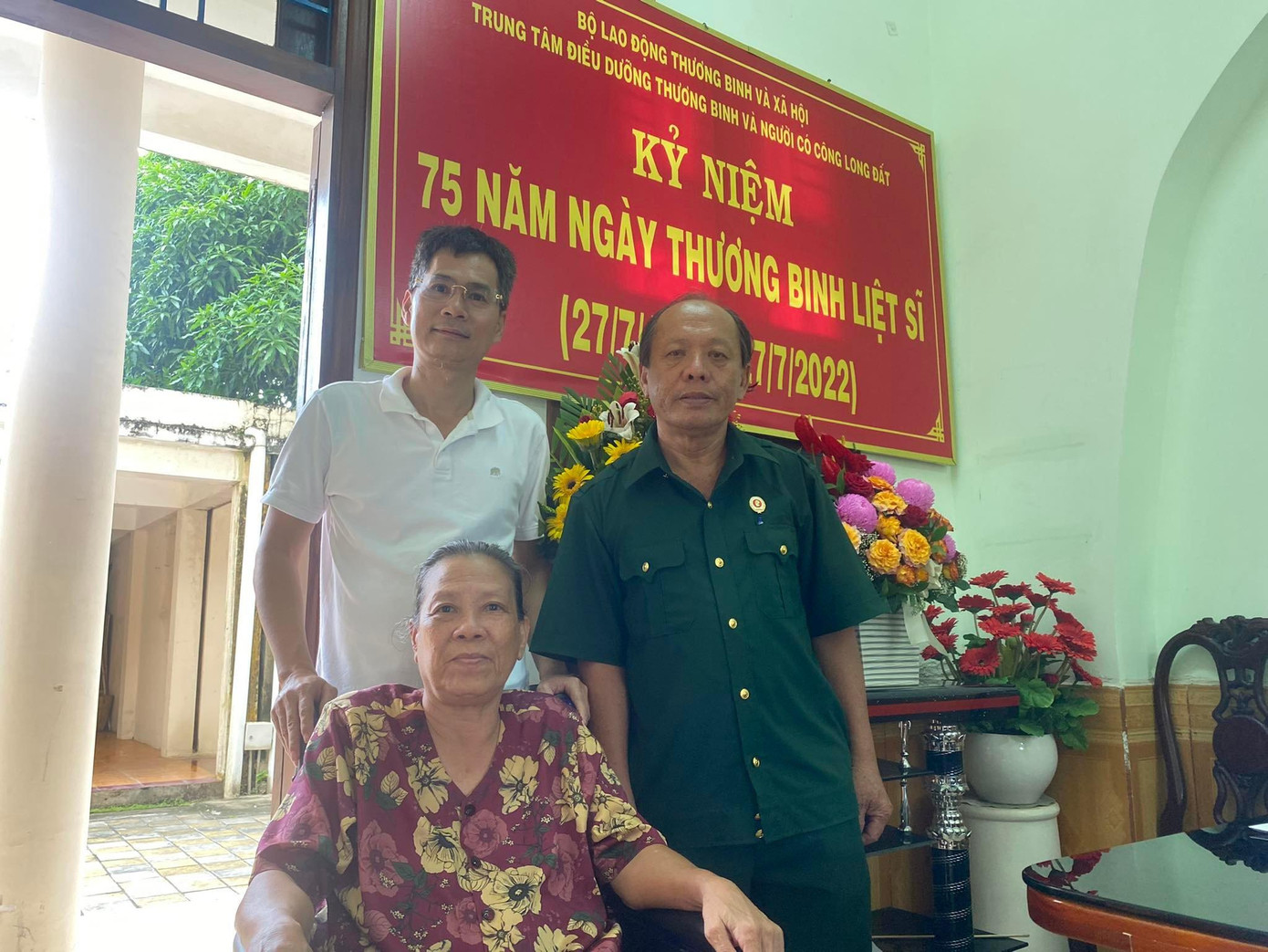 Nhà báo Lý Thành Tâm, đại diện Báo Tiền Phong tại TPHCM chia sẻ, động viên các cô, chú thương binh tại Trung tâm Điều dưỡng Thương binh và Người có công Long Đất. Nhà báo Lý Thành Tâm, đại diện Báo Tiền Phong tại TPHCM chia sẻ, động viên các cô, chú thương binh tại Trung tâm Điều dưỡng Thương binh và Người có công Long Đất.