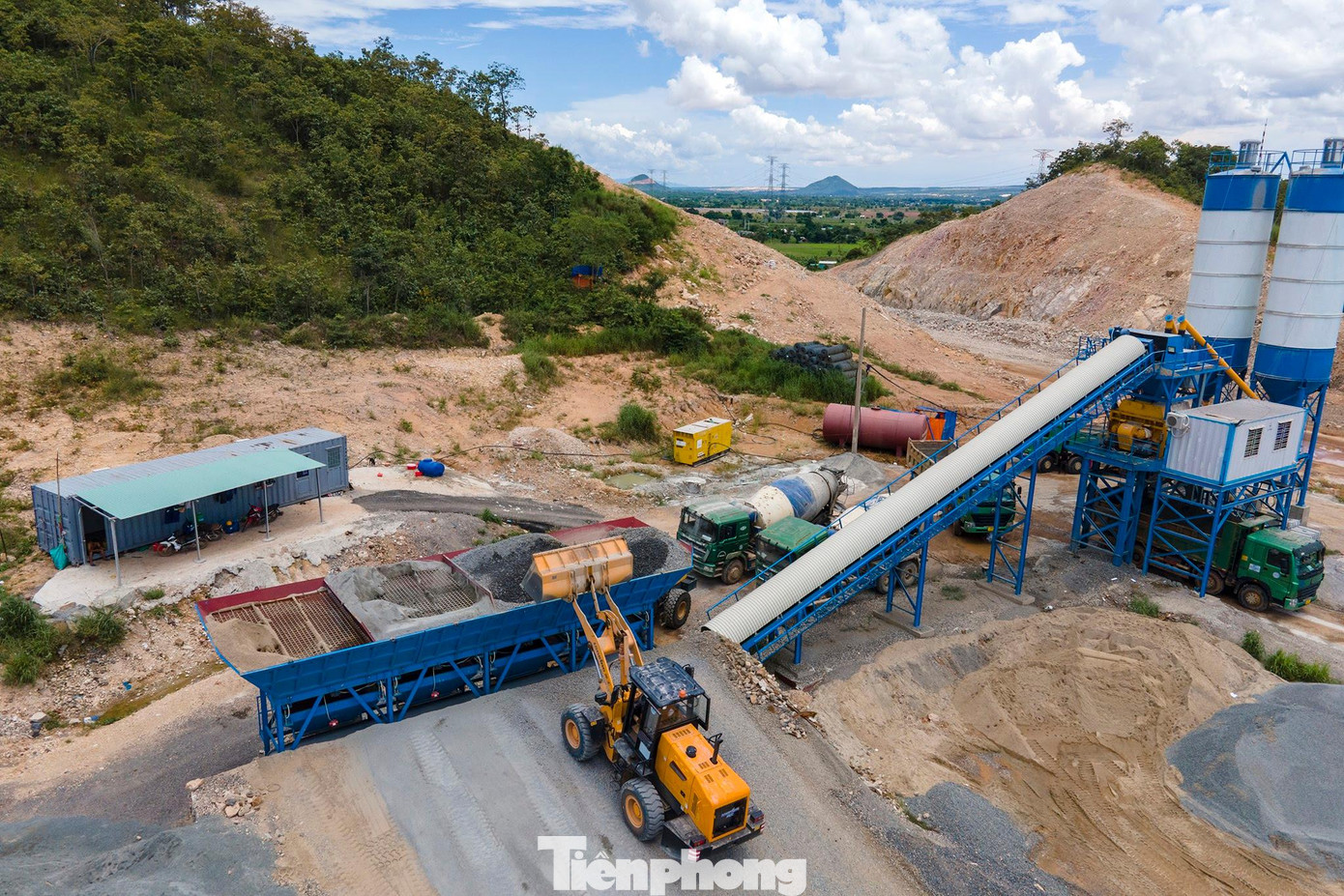 Công trường bê tông tươi. Công trường bê tông tươi.